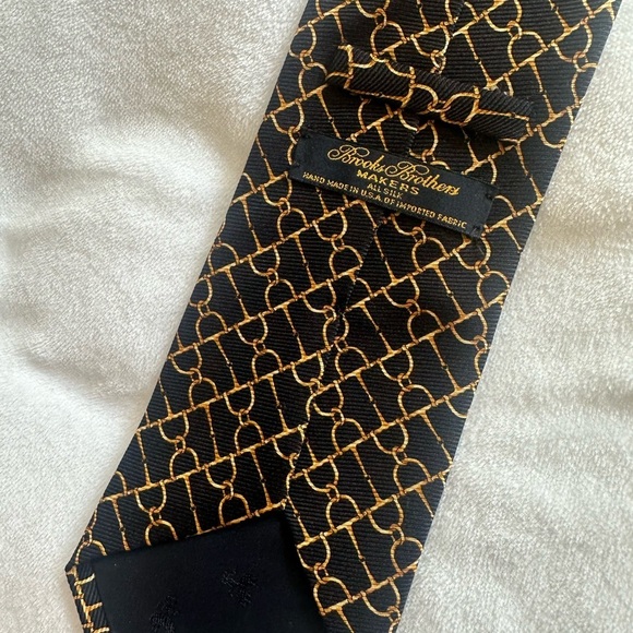 Brooks Brothers Men Black Gold Chain Print 100% Silk Necktie Handmade In USA - Picture 3 of 5